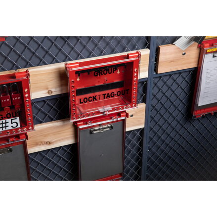 26 GROUPLB RED,PERMIT DISPLAY STATION