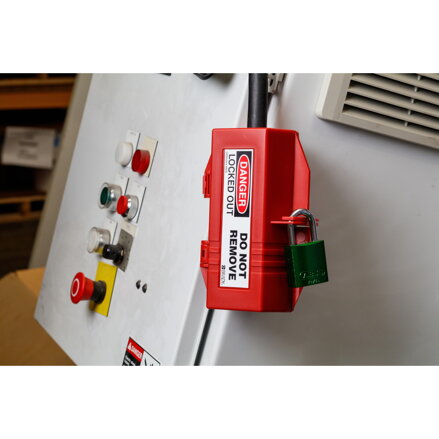 PLUG LOCKOUT 220/550V w/ DANGER LABELS