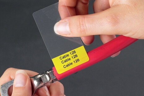 Efektivní značení kabelů pomocí samolaminovacích etiket Brady B-427